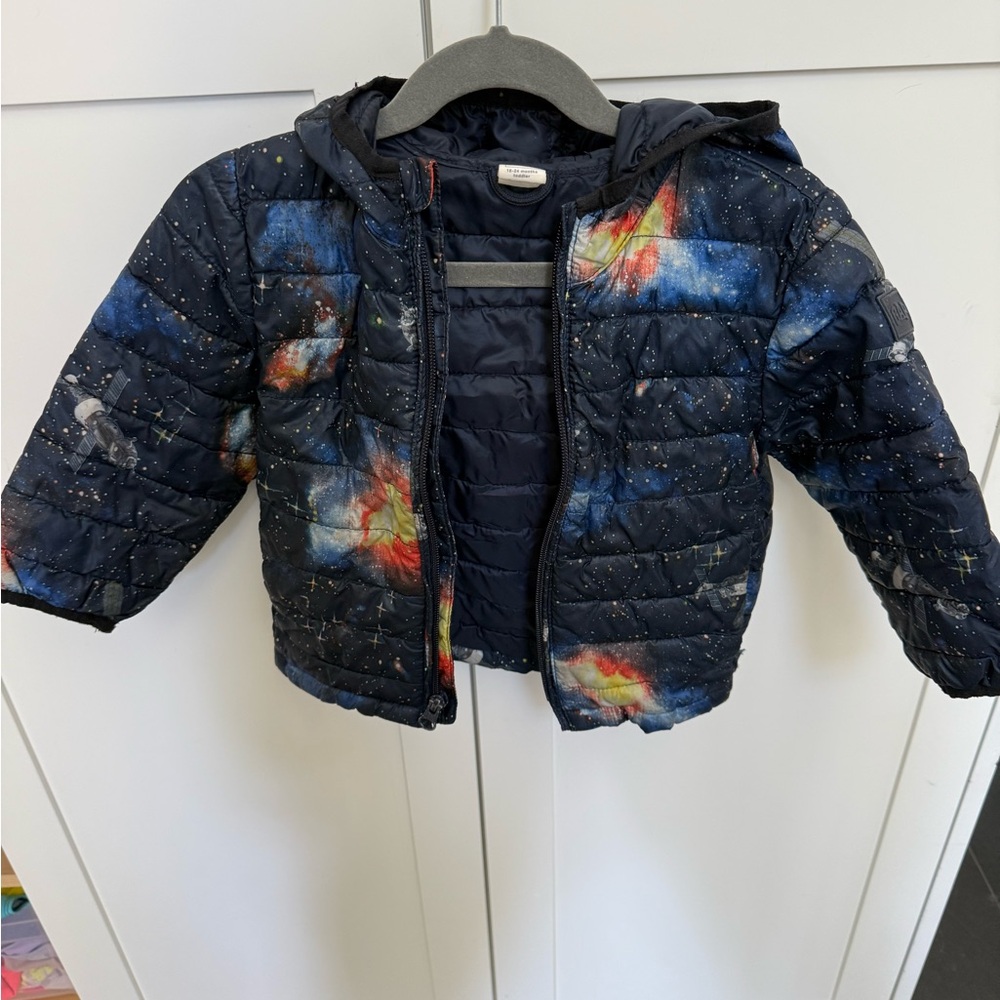 GAP Navy Blue Puffer Jacket with Space-Themed Print. Lightweight